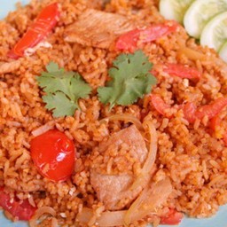 ข้าวผัดซอสแดงหมูโบราณ