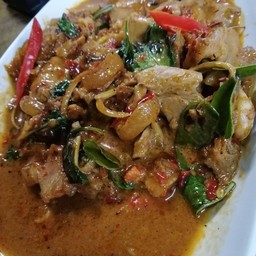 หมูป่าผัดเผ็ด