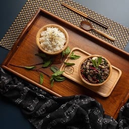 ข้าวกะเพราสองใจ (เนื้ิอวากิว+หมูคุโร)