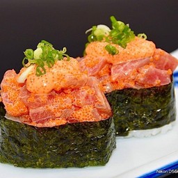 No.45 ข้าวปั้นหน้าทูน่าซอสเมนไท