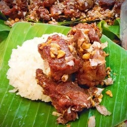 หมู นอน ด้ง