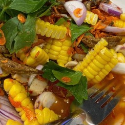ยำข้าวโพดปลากอบ