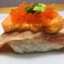 No.238 ข้าวปั้นแซลมอนซอสสไปร์ซี่