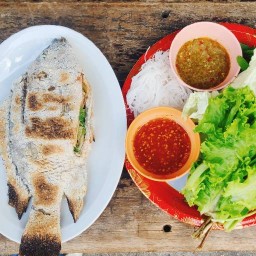 ปริมปลาเผา โคตรสด โคตรแซ่บ โคตรถูก ฟรีชุดผักขนมจีน น้ำจิ้มโคตรเด็ด ศาลธนฯ17 ตรงข้ามโรงเรียนฐานปัญญา