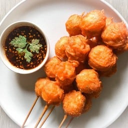 ลูกชิ้นหมู ชุบแป้งทอด