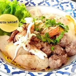 ก๋วยเตี๋ยวรวมใส่ใข่