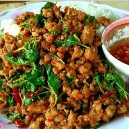 ข้าวผัดกะเพราหมูสับ