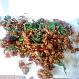 กระเพราหมูสับ