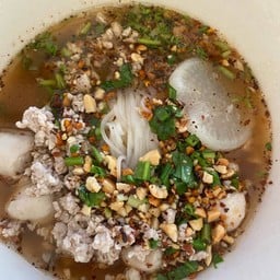 ก๋วยเตี๋ยวหมูต้มยำมะนาว แม่กุ้งบก สันป่าตอง