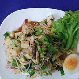 ยำขนมจีนปลาทู+หมูสับ+ไข่