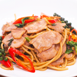 สปาเกตตี้ผัดขี้เมาเบคอน