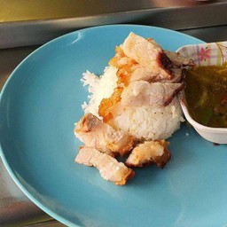 ข้าวแกงเขียวหวานหมูกรอบ