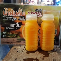 น้ำส้มเขียวหวานคั้นสด 100%