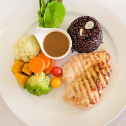 เสต็กไก่ ข้าวไรซ์เบอร์รี่