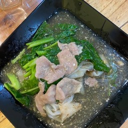 ร้านราดหน้าหมูหมัก 536/10ม.2 ต.ปากน้ำปราณอ.ปราณบุรีจ.ประจวบคีรีขันธ์77220