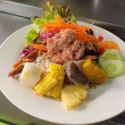 สลัดปลาทูน่า