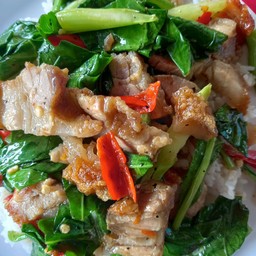 คะน้าหมูกรอบราดข้าวพิเศษ