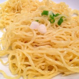 บะหมี่ไข่ฮ่องกงคลุกกระเทียมเจียว