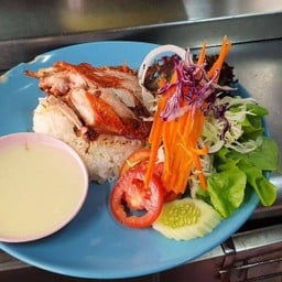 ข้าวไก่ย่างน้ำสลัด