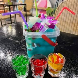 น้ำบลูฮาวายปั่น (น้ำชงผลไม้สำเร็จรูป) แก้วโอ่ง