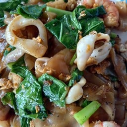 ผัดซี่อิ๊วหมูเส้นใหญ่ธรรมดา