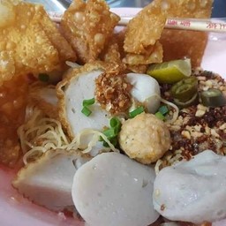 ก๋วยเตี๋ยวลูกชิ้นปลาต้มยำแซ่บเว่อร์