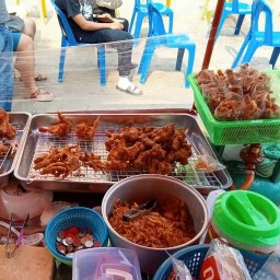 ไก่ทอด  สามใบเถา