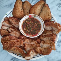 หมูทอดน้ำจิ้มแจ่วเจ