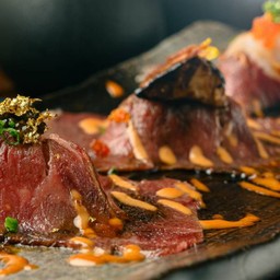 Wagyu seasonal-burned sushi set ซูชิวากิวเบิร์น3คำ