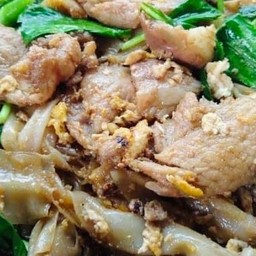 ผัดซีอิ๋ว หมูเนื้อ ไก่