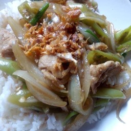 ผัดพริกหยวก หมู เนื้อ ไก่