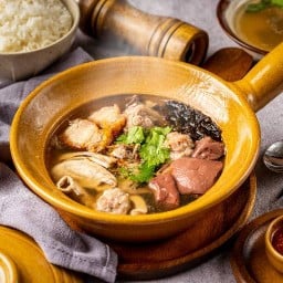 อาเฟิงต้มเลือดหมู