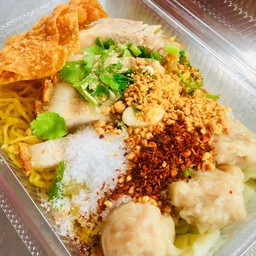 บะหมี่่เกี้ยวหมูกรอบ