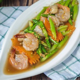 กุ้งผัดหน่อไม้ฝรั่ง