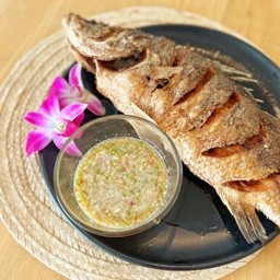 •ปลากระพงทอดน้ำปลา