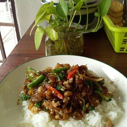 วุ้นเส้นผัดกระเพราหมูสับ