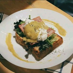 ไข่เบเนดิกต์ + ชนมปังโฮลวีต