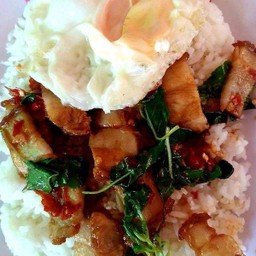 ข้าวกะเพราหมูกรอบ