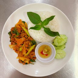ข้าวผัดพริกแกง