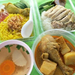 ข้าวหมกน่องไก่ เฟาซี (เจ้าเก่า) หน้าร.ร.เทศบาล1