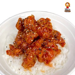 ข้าวไก่ทอดซอสเผ็ด
