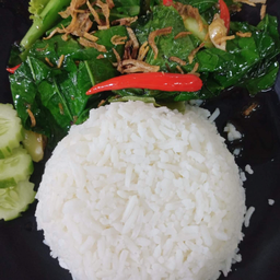 ข้าวคะน้าปลาเค็มราดข้าว