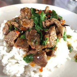 ข้าวกระเพาเนื้อตุ๋น