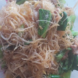 เส้นหมี่ผัดซีอิ้วหมูชิ้น