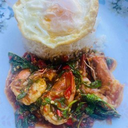 ข้าวกะเพรากุ้ง