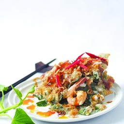 ยำผักบุ้งทอดกรอบ