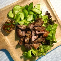 หมูย่าง บ้านเพื่อน น้ำจิ้มแจ่วรสเด็ด