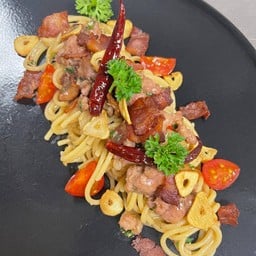 สปาเก็ตตี้เบคอนผัดพริกแห้ง