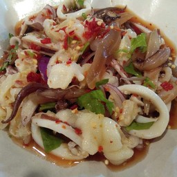 ยำตามใจ๋(หมึก เล็บ หมูยอ)