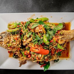 ผัดฉ่าปลากระพงทอด